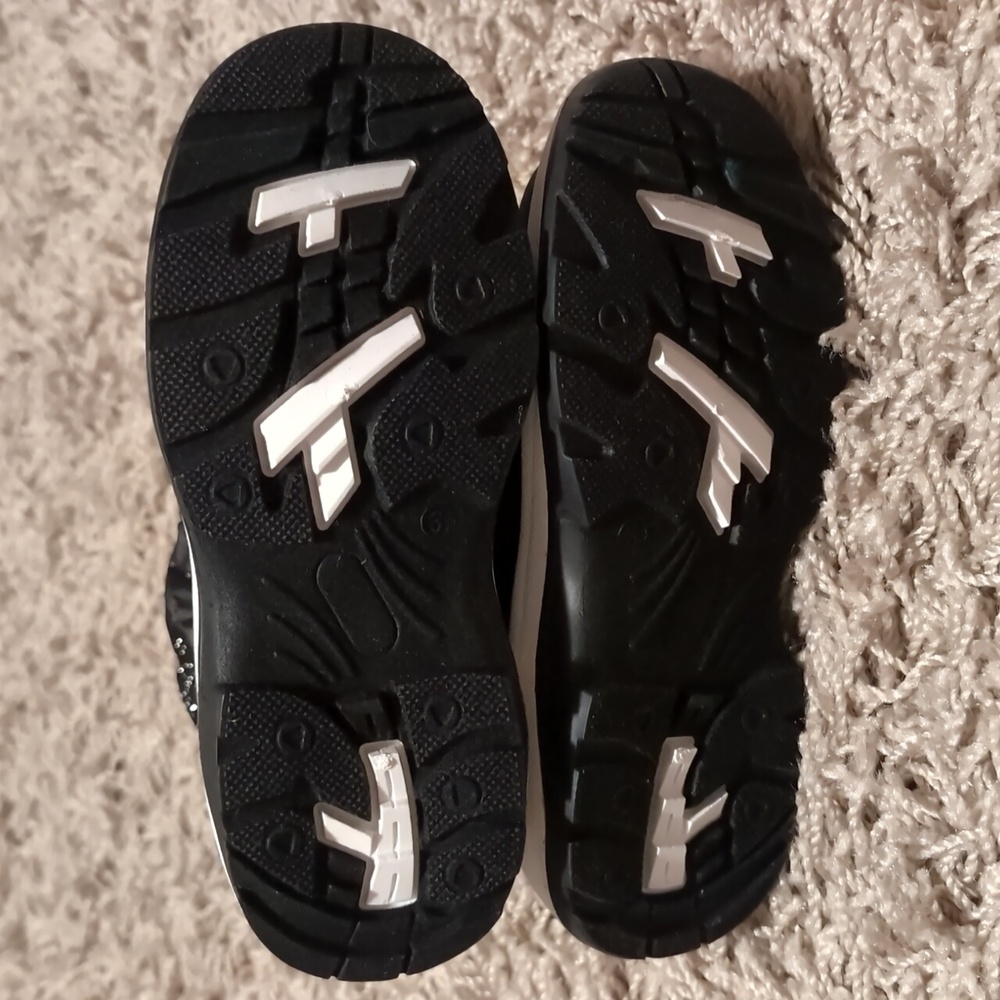 Adorababy Black Snow Boots - Picture 5 of 7